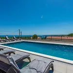 Hébergement de vacances Ema, A Beautiful With A Wonderful View Of The Sea