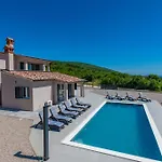 Hébergement de vacances Ema, A Beautiful With A Wonderful View Of The Sea